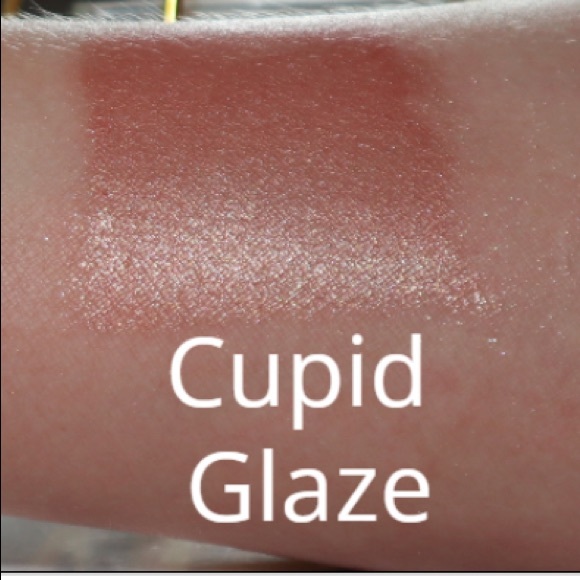 Almay Velvet Foil cream eyeshadow - Picture 5 of 5